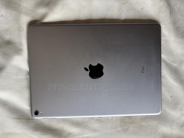 Apple iPad Pro 12.9 (2015) 128 GB Silver · Photo 4