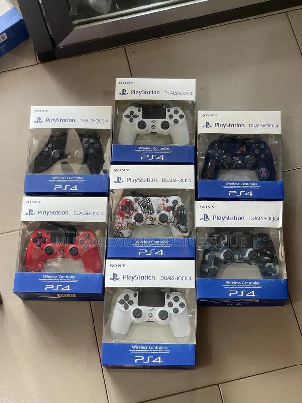 Ps4 Ps3 PS2 Controllers photo 12