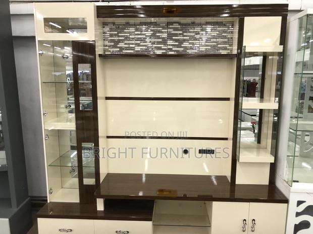Foreign TV Stand · Photo 4