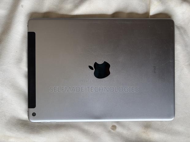 Apple iPad 9.7 32 GB Silver · Photo 4