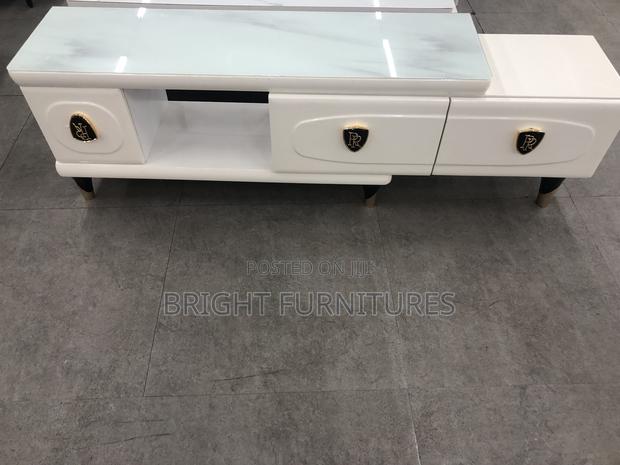 Foreign Ajustable Quality TV Stand · Photo 4