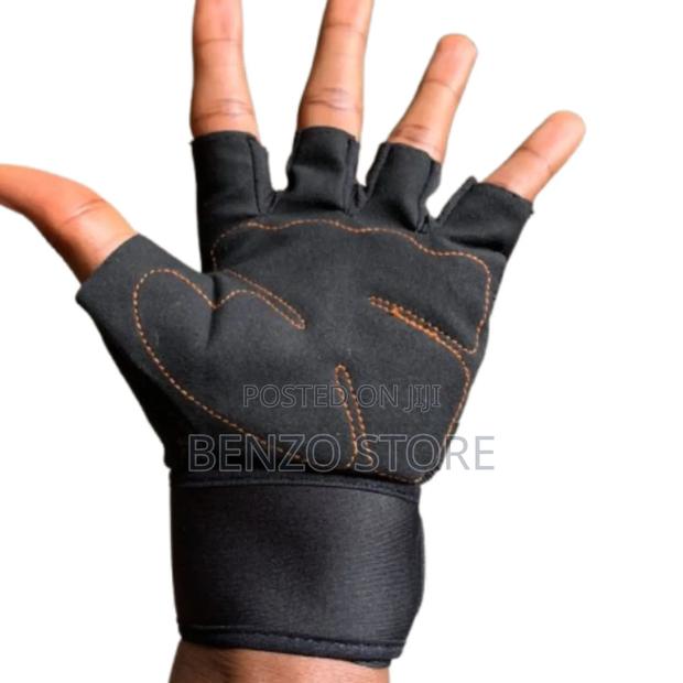 Quality Leather Hand Gloves for Gym and Motor Riding · Photo 3