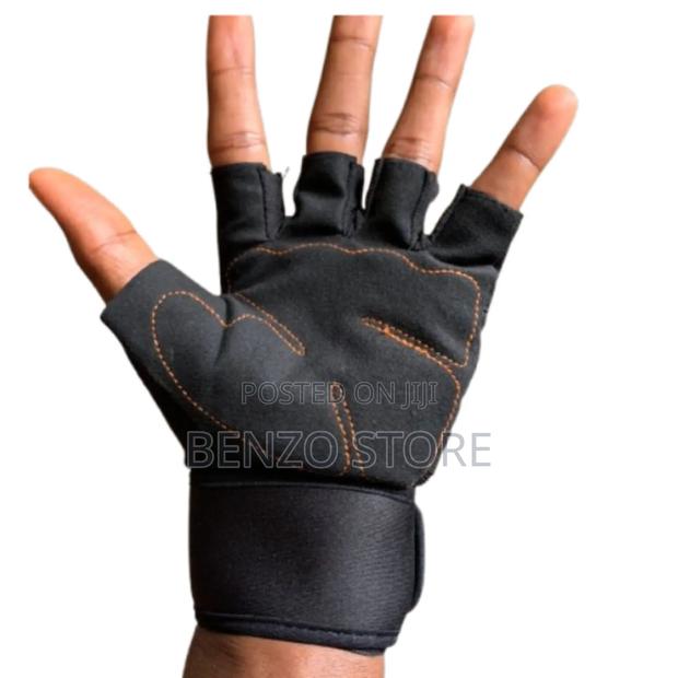 Quality Leather Hand Gloves for Gym and Motor Riding · Photo 4