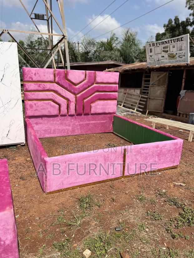 Queen Size Bed Frame · Photo 4