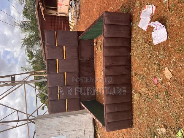 Queen Size Bed Frame · Photo 3