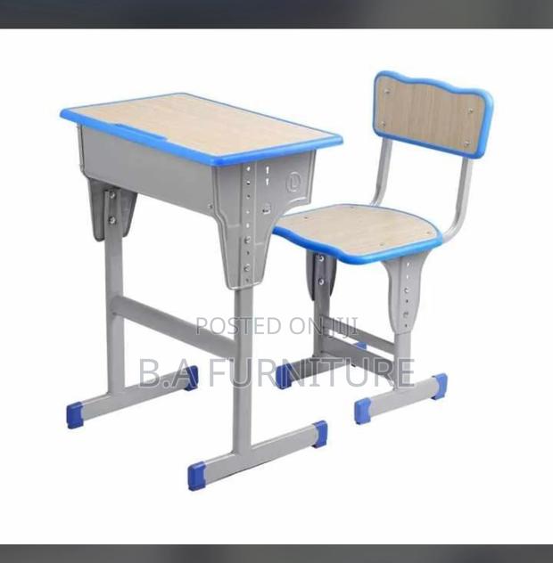 Student Table and Chair · Photo 3