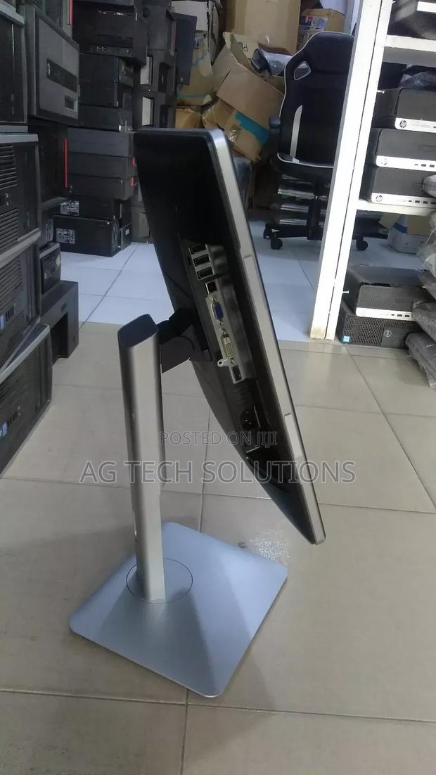 Dell Monitor 19 Inches photo 3