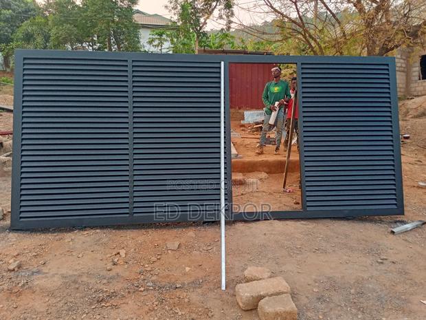 Bran New Modernig Gate · Photo 1