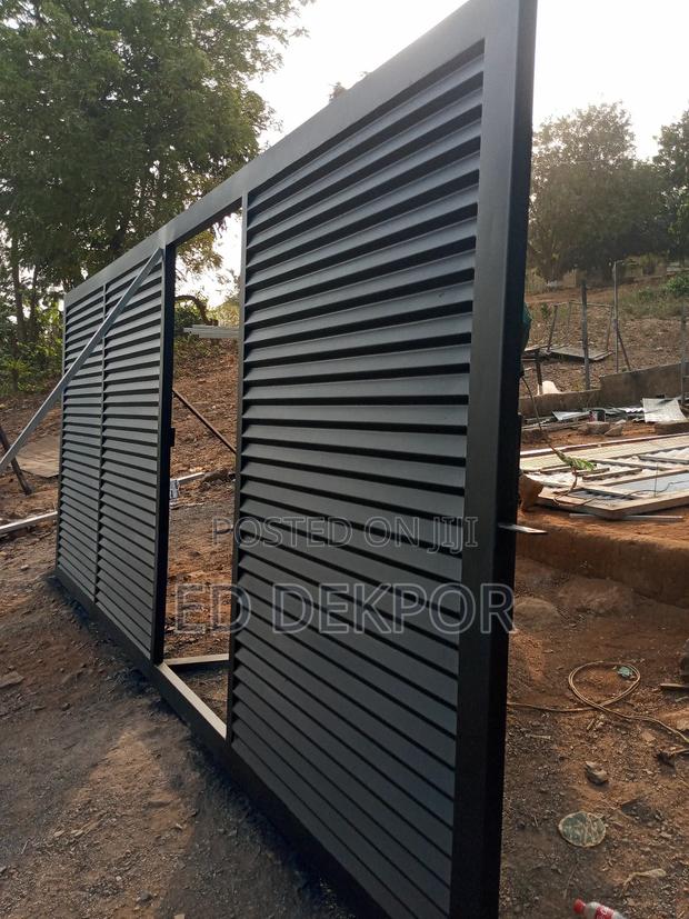 Bran New Modernig Gate · Photo 2