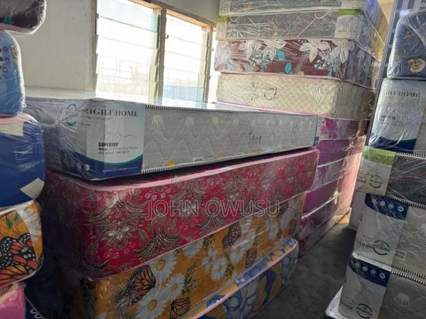 8 Inches High Density Double Mattress · Photo 2