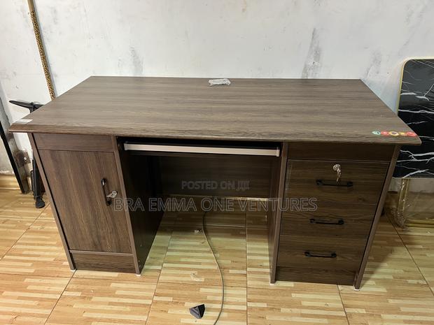1.4m Executive Desk With Drawers · Photo 2