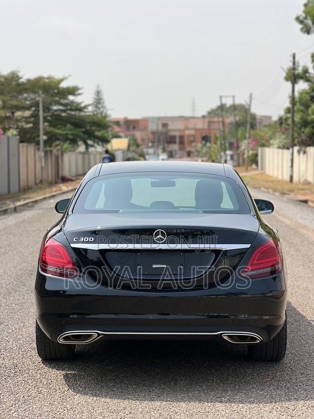 Mercedes-Benz C300 2020 Black photo 3