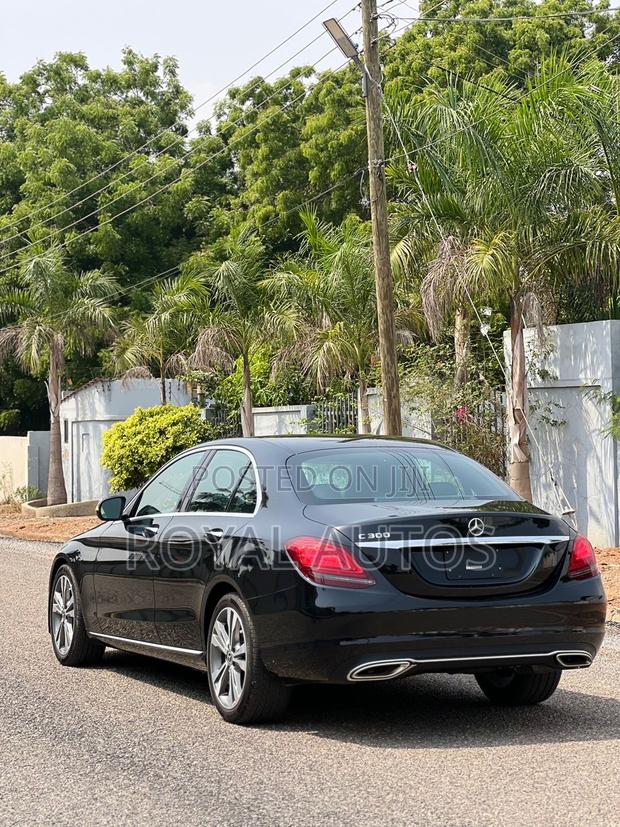Mercedes-Benz C300 2020 Black photo 4