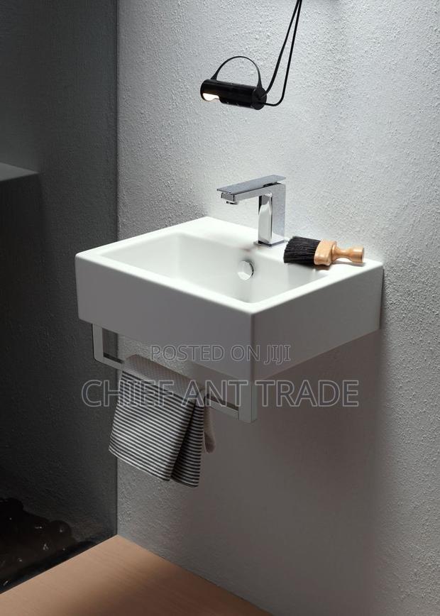 Basin With Mirror Glass Stand. 2017-43 · Photo 4