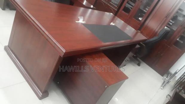 Executive L-Shape Table · Photo 2
