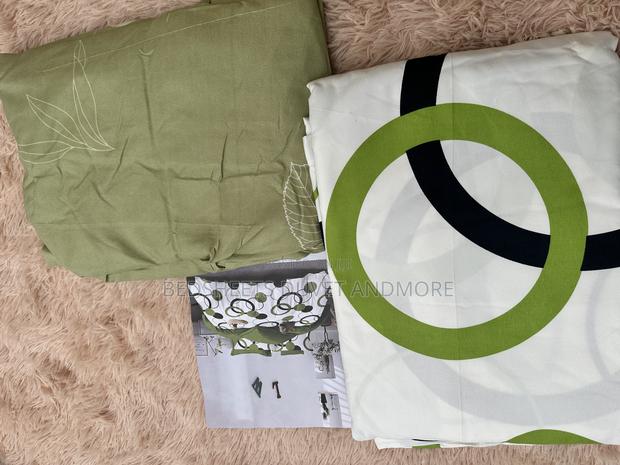 Green and White Bedsheet Set · Photo 4