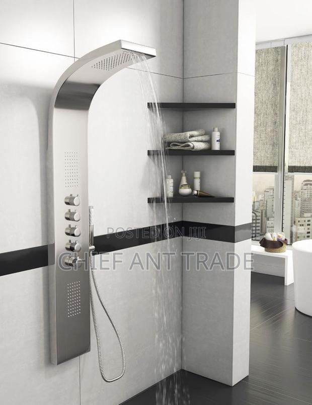 Bow Shower. Curved Silver Shower · Photo 3