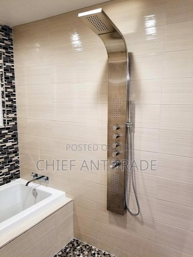 Bow Shower. Curved Silver Shower · Photo 4