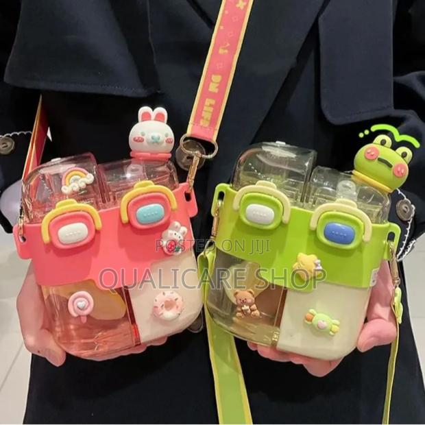 Cartoon Double Container Water Bottle With Straw · Photo 4