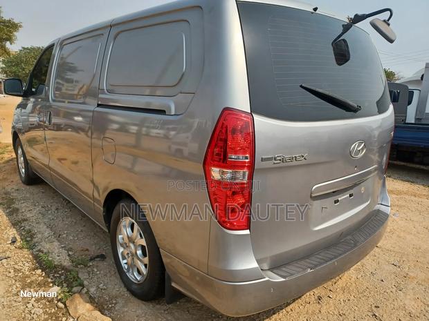 Hyundai Starex 2012 Grey