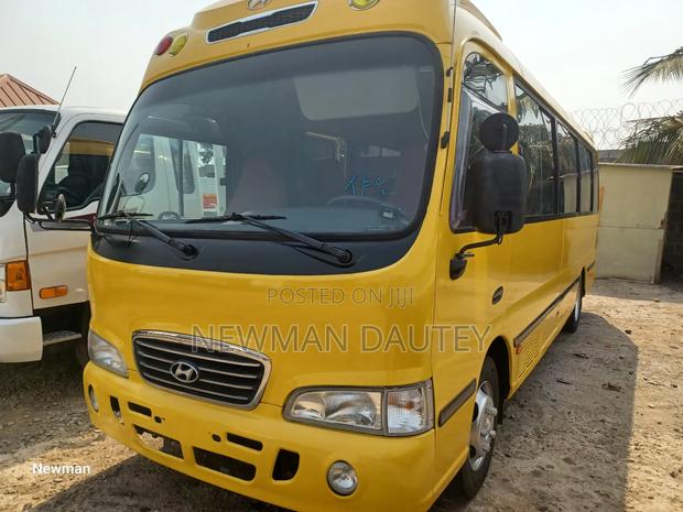 Hyundai County 2012 Yellow