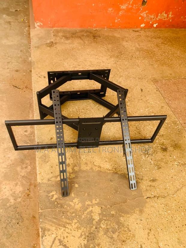 Effortless Viewing: Adjustable TV Mount for 32"-70" TVS · Photo 2
