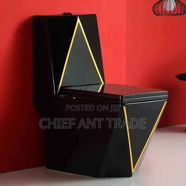 Gold Jilt Wc. Black and Gold Toilet Seat. 902 · Photo 4