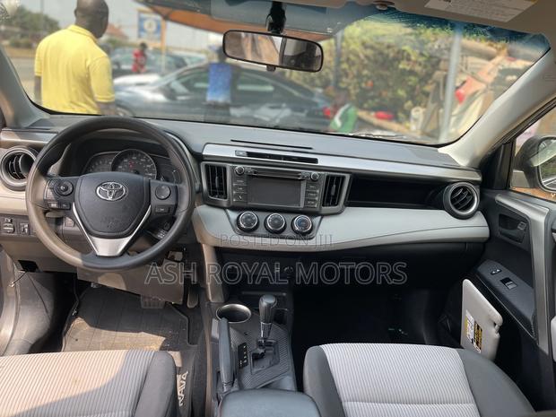 Toyota RAV4 LE 4dr SUV AWD (2.5L 4cyl 6A) 2015 Gray