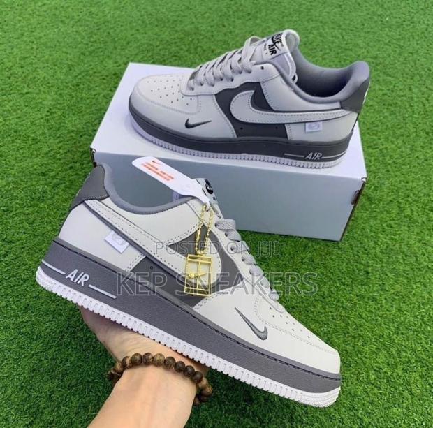 Nike Airforce 1’07 Low Dark Gray · Photo 3