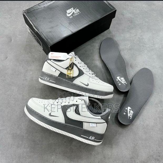 Nike Airforce 1’07 Low Dark Gray · Photo 4