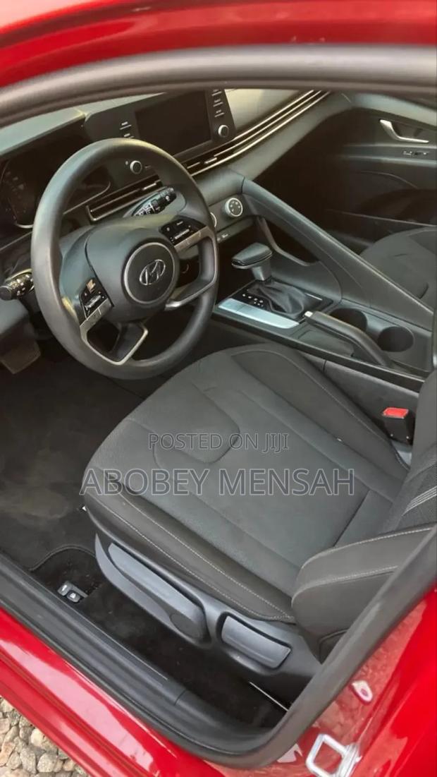 Hyundai Elantra SE 2021 Red