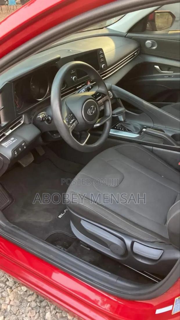 Hyundai Elantra SE 2021 Red