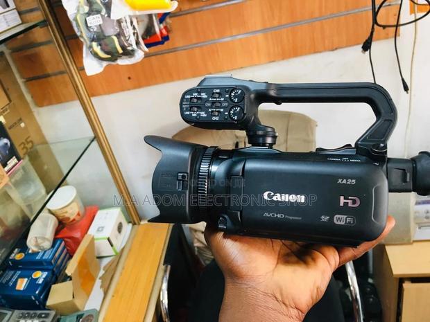 Canon XA25: Professional With SDI/HDMI · Photo 2