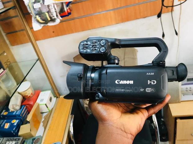Canon XA25: Professional for on-the-Go · Photo 2