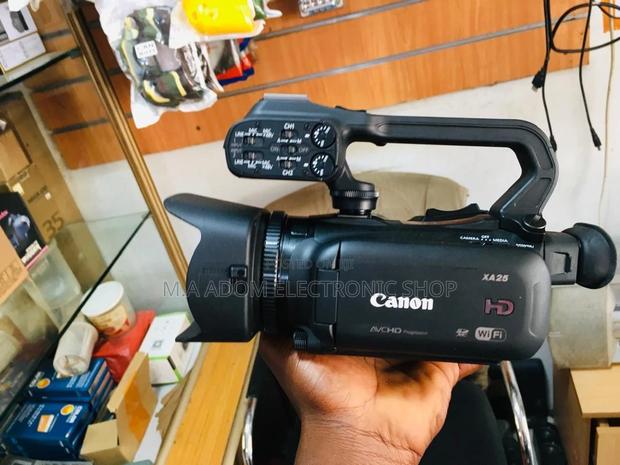 Canon XA25: Power, Pocket-Sized Professional · Photo 2