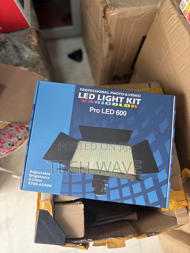 Pro Led 600 With Batteries, Adapter, Tripod Stand · Photo 4