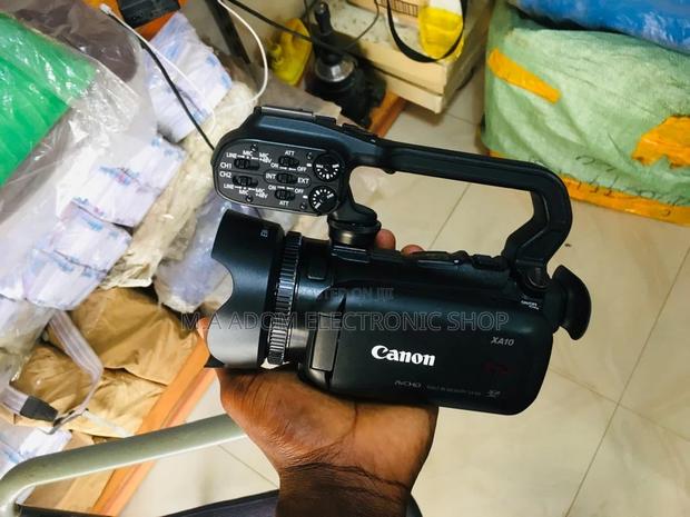 Canon XA10: Elevate Your Videography · Photo 2