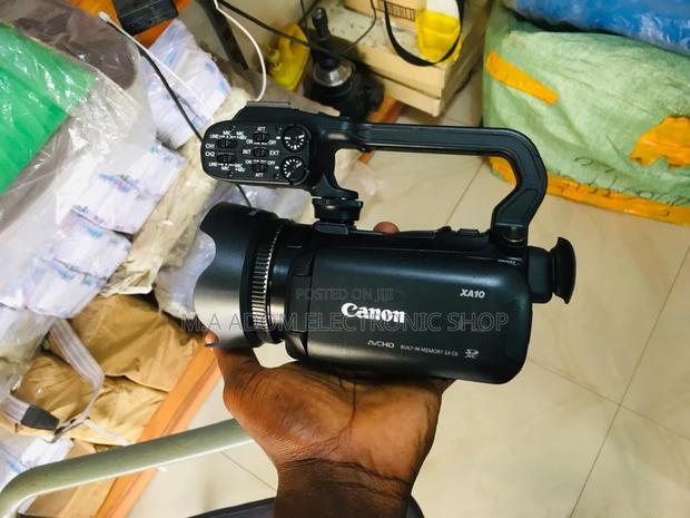 Canon XA10 Video Camera: Your Professional Video Companion · Photo 2