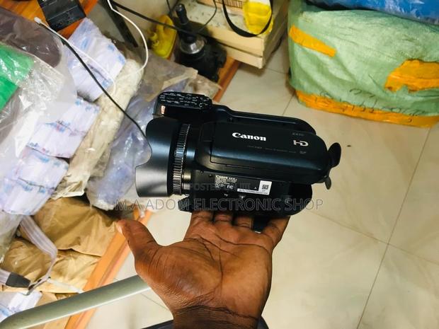 Canon XA10: Elevate Your Footage · Photo 2
