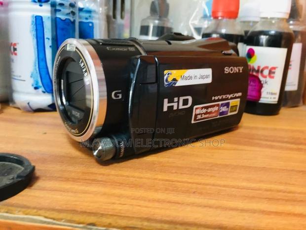 Sony HDR-XR550: Capture Life's Moments in Stunning Detail · Photo 2