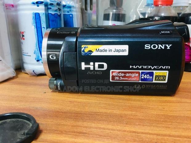 Sony HDR-XR550: Your Full HD Storytelling Companion · Photo 2