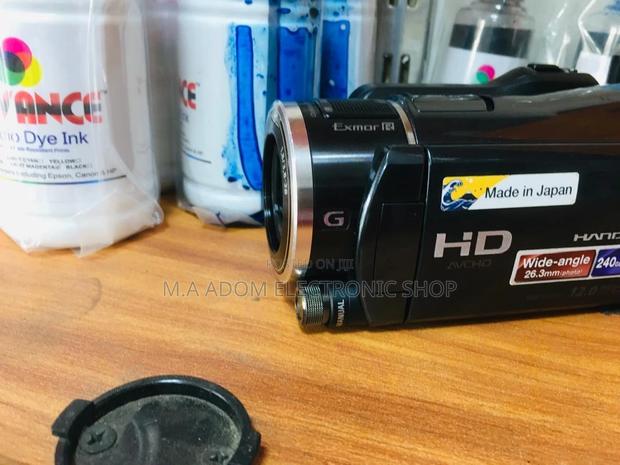 Sony HDR-XR550: Your 1080p Full HD Storytelling Companion · Photo 2