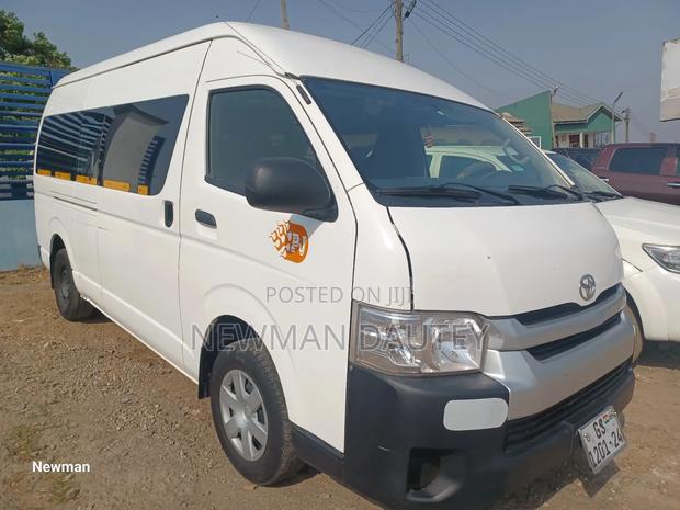Toyota HiAce 2015 White