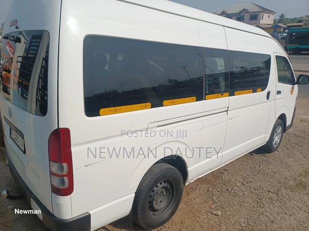 Toyota HiAce 2015 White