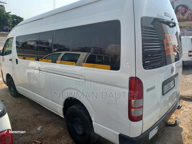 Toyota HiAce 2015 White