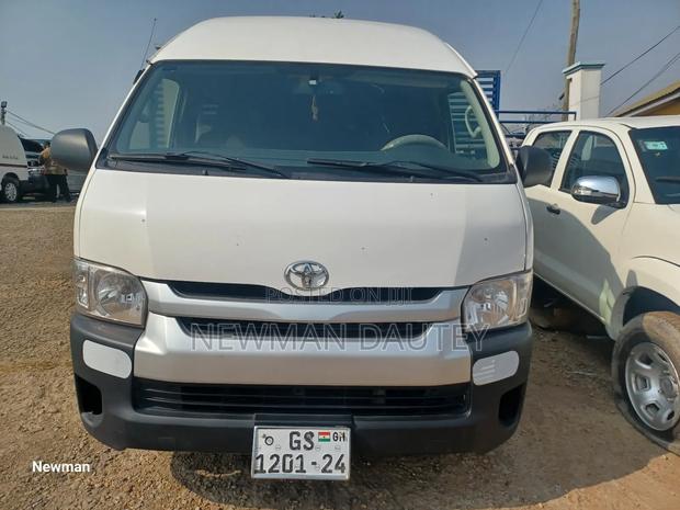 Toyota HiAce 2015 White