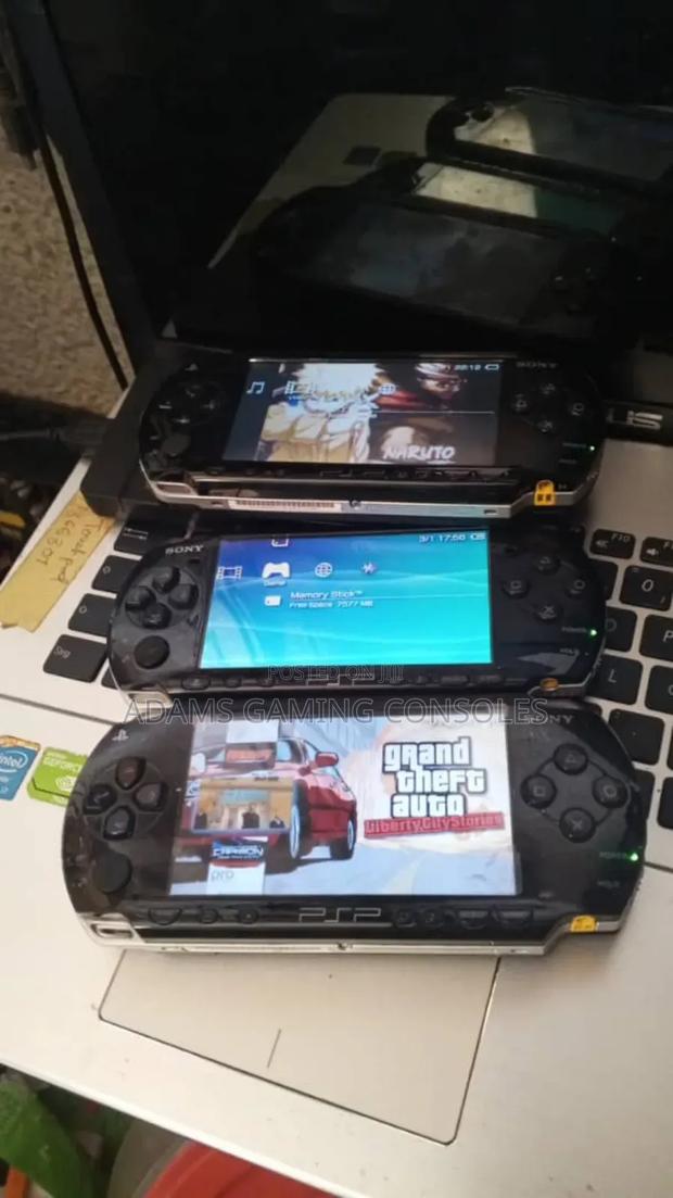Sony PPSP With Games Selling · Photo 3
