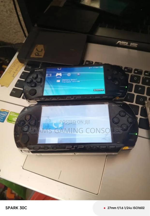 Sony PPSP With Games Selling · Photo 4