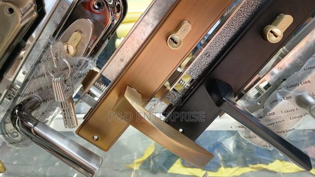 Quality Wooden Door Locks. Different Colors · Photo 4