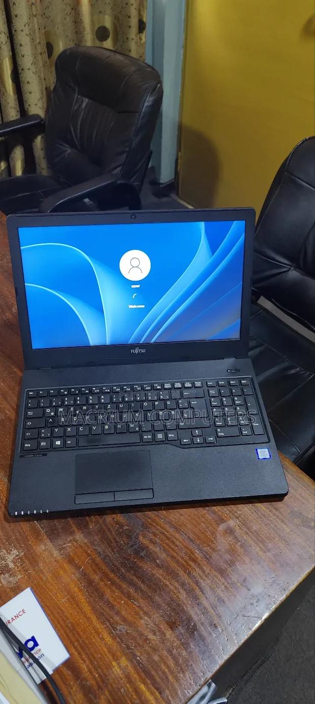Laptop Fujitsu Lifebook A357 8GB Intel Core i5 SSD 256GB · Photo 4